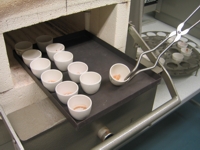 Ecomonitor Oy k�ytt�� ymp�rist�analyyseihin huippumoderneja laboratoriolaitteita, t�ss� muhveliuuni.